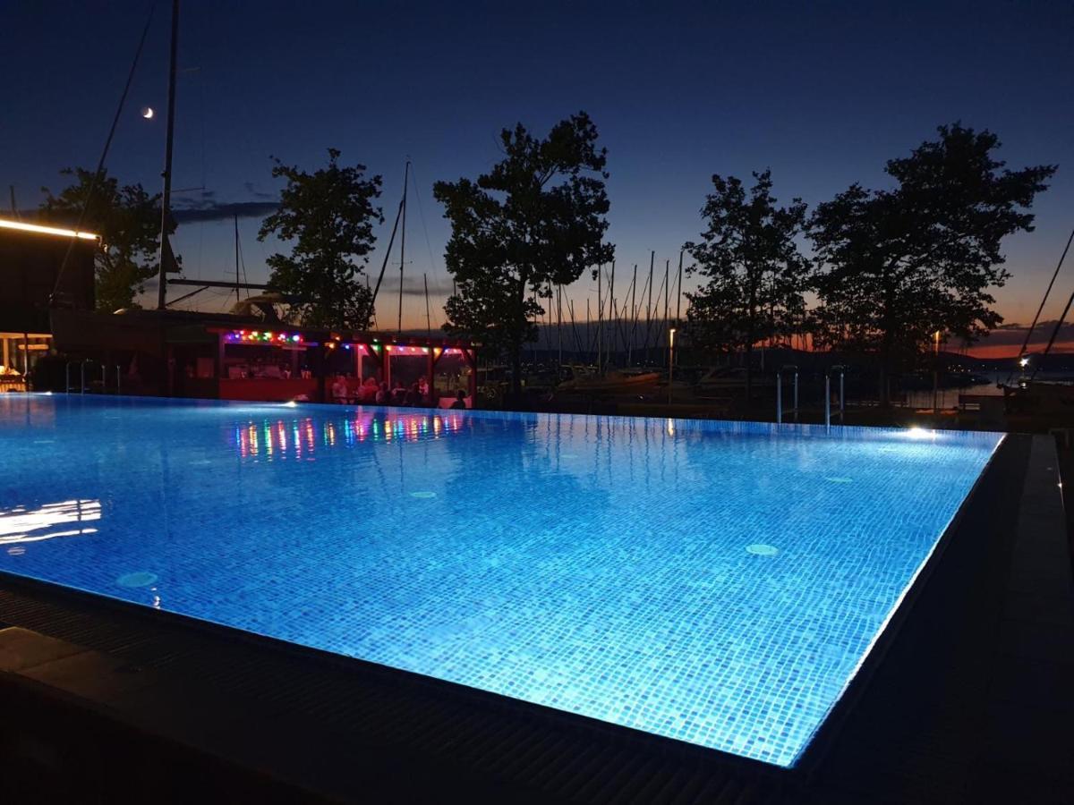 Bl Lakeside Apartman 巴拉通雷勒 外观 照片