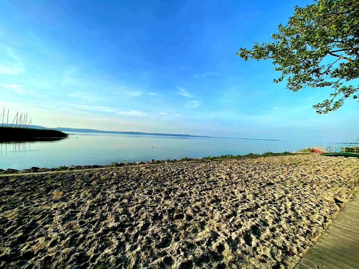 Bl Lakeside Apartman 巴拉通雷勒 外观 照片