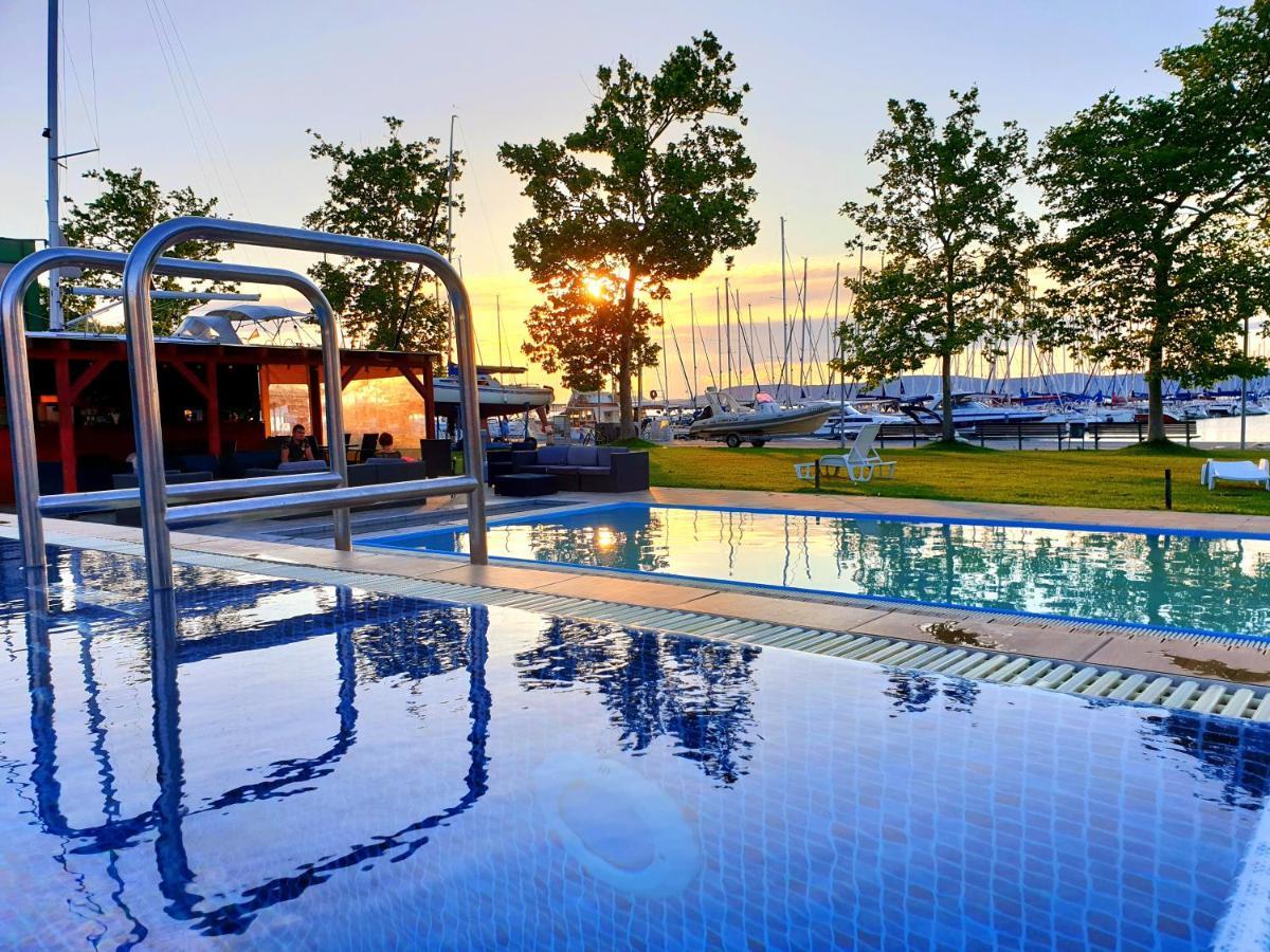 Bl Lakeside Apartman 巴拉通雷勒 外观 照片